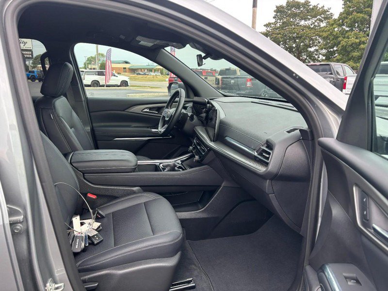 Used 2026 Chevrolet Traverse LT AWD/4WD image 11