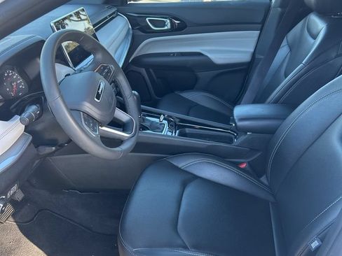 Used 2025 Jeep Compass Limited AWD/4WD image 8