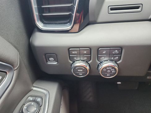 Certified 2025 GMC Sierra 2500 Denali AWD/4WD image 24