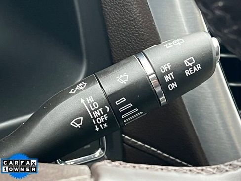 Used 2023 GMC Acadia SLT image 24