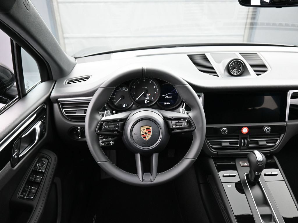 Certified 2026 Porsche Macan AWD/4WD image 18
