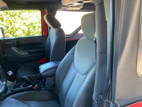 Used 2016 Jeep Wrangler Sport w/ Connectivity Group AWD/4WD image 24
