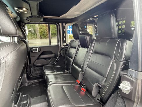 Used 2022 Jeep Wrangler Unlimited Sahara w/ LED Lighting Group AWD/4WD image 16