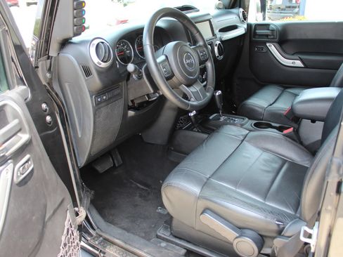 Used 2012 Jeep Wrangler Rubicon w/ PWR Convenience Group AWD/4WD image 12