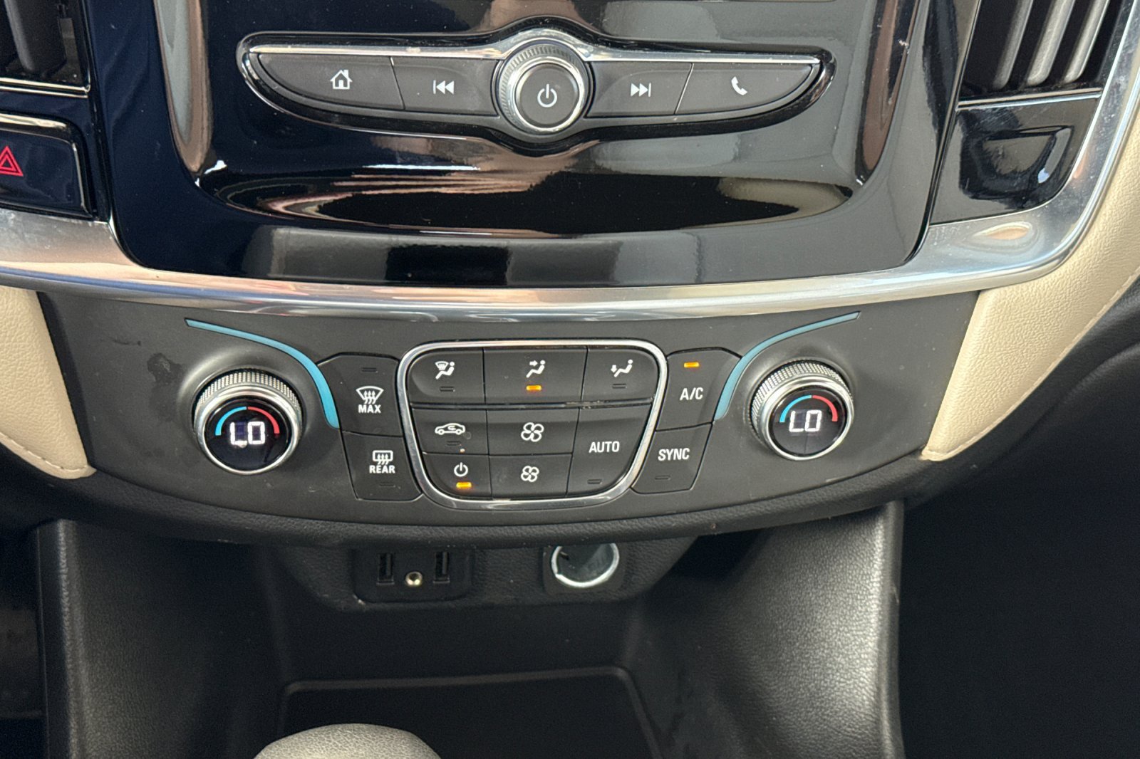 Used 2023 Chevrolet Traverse LS FWD image 32