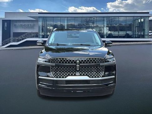 New 2027 Lincoln Navigator Premiere RWD image 2