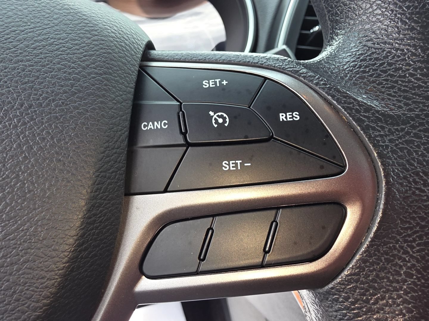 Used 2019 Jeep Cherokee Latitude w/ Popular Appearance Group FWD image 17