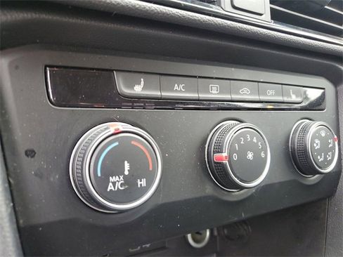 Used 2022 Volkswagen Taos SE image 27