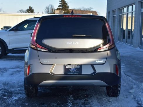 Used 2023 Kia Soul LX image 5