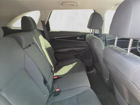 Used 2020 Kia Sorento S FWD image 21