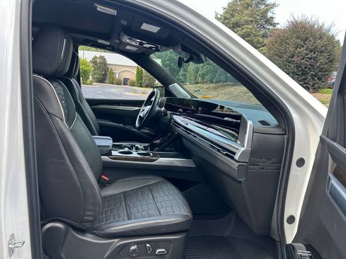 Used 2025 Cadillac Escalade ESV Sport Platinum AWD/4WD image 58