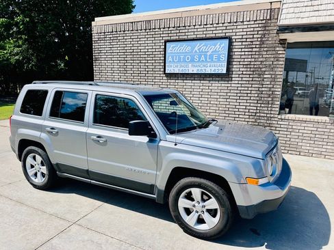 Used 2016 Jeep Patriot Latitude FWD image 1