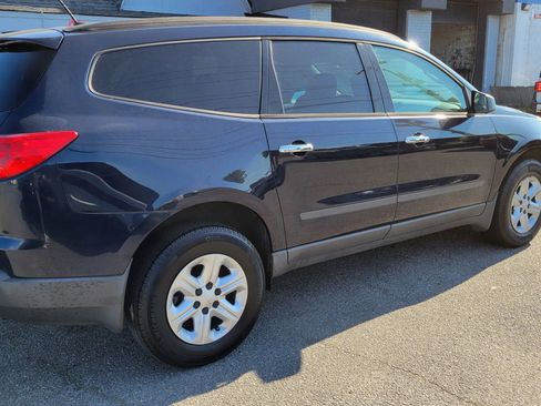 Used 2012 Chevrolet Traverse LS FWD image 4