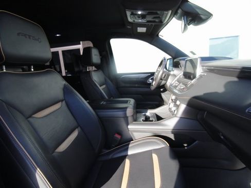 Used 2023 GMC Yukon XL AT4 w/ Technology Package image 39