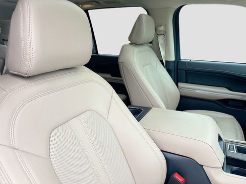 Used 2024 Ford Expedition Limited RWD image 31