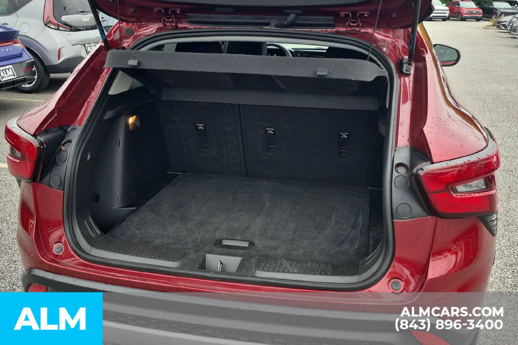 Used 2025 Chevrolet Trax LT FWD image 6