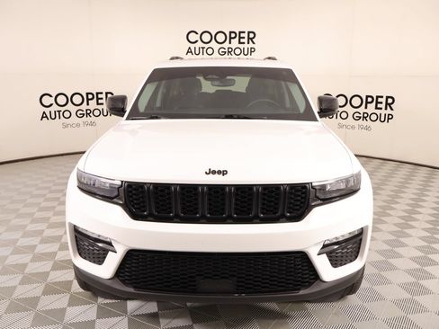 Used 2024 Jeep Grand Cherokee Limited w/ Black Appearance Package AWD/4WD image 10