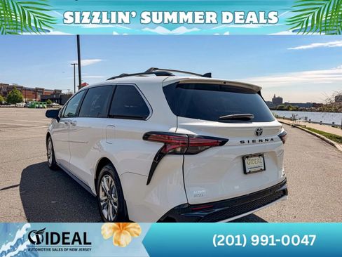 Used 2022 Toyota Sienna XSE w/ XSE Plus Package AWD/4WD image 6