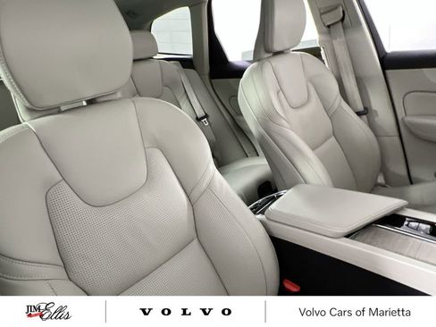 Used 2022 Volvo XC60 B5 Inscription w/ Advanced Package image 24