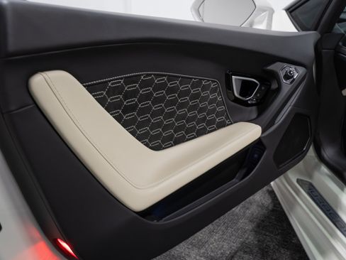 Used 2024 Lamborghini Huracan EVO AWD/4WD image 45