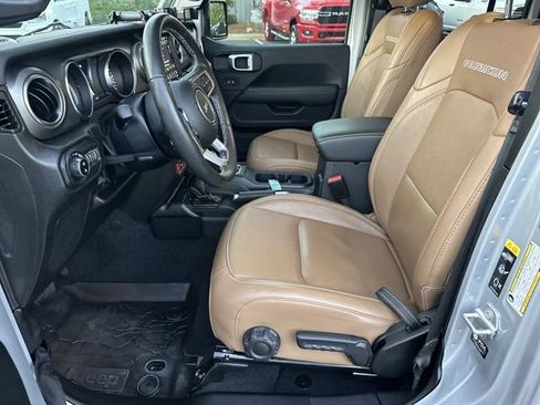 Used 2022 Jeep Gladiator Rubicon w/ Cold Weather Group image 10