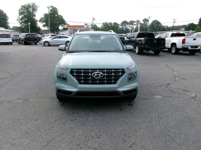 Used 2025 Hyundai Venue SEL FWD image 3