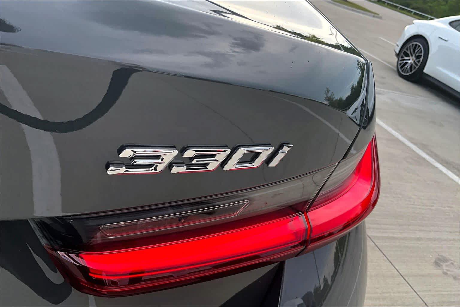 Used 2025 BMW 330i Sedan w/ Premium Package RWD image 9