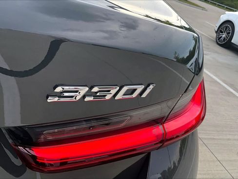 Used 2025 BMW 330i Sedan w/ Premium Package RWD image 9