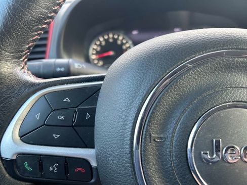 Used 2015 Jeep Renegade Trailhawk image 22