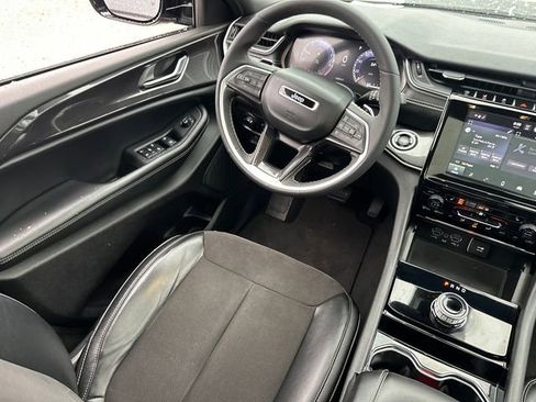 Used 2023 Jeep Grand Cherokee Altitude image 23