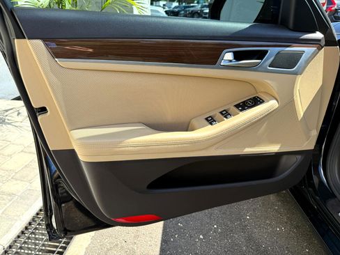 Used 2015 Hyundai Genesis 3.8 image 19