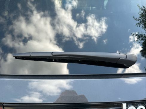 New 2025 Jeep Grand Cherokee Limited w/ Luxury Tech Group II image 24