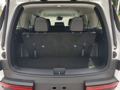 Used 2025 Hyundai Santa Fe SEL FWD image 8