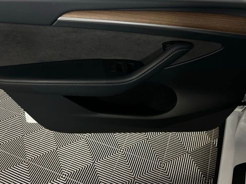 Used 2024 Tesla Model Y Long Range image 23