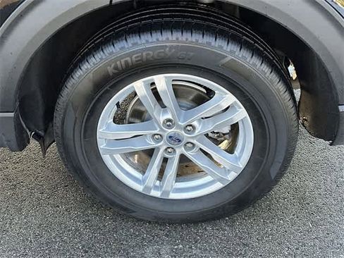 Used 2023 Ford Explorer XLT w/ Equipment Group 202A image 5