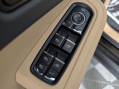 New 2026 Porsche Macan image 24