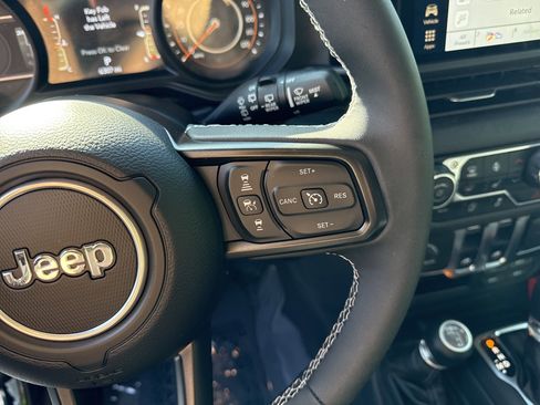 Used 2025 Jeep Wrangler Sport image 19