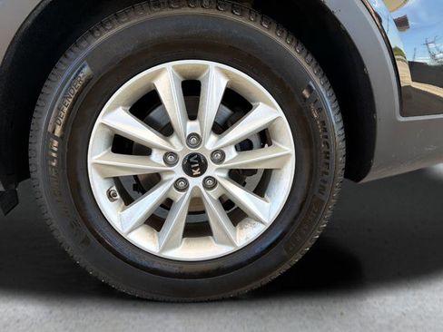 Used 2019 Kia Sorento L FWD image 28