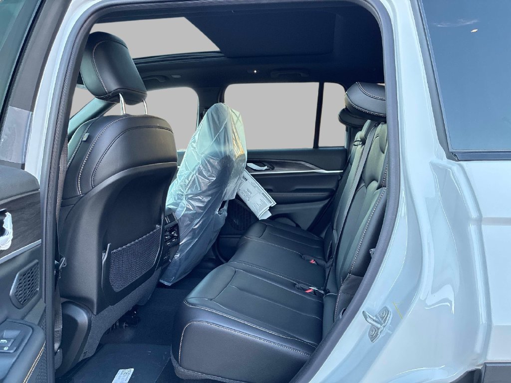 New 2026 Jeep Grand Cherokee Limited AWD/4WD image 5