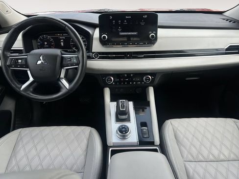 Used 2023 Mitsubishi Outlander SE AWD/4WD image 10