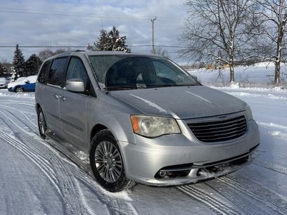 Used 2011 Chrysler Town & Country Limited w/ Trailer Tow Group