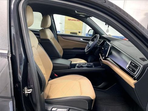Used 2024 Volkswagen Atlas Cross Sport SE AWD/4WD image 11