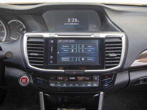Used 2017 Honda Accord Touring image 25