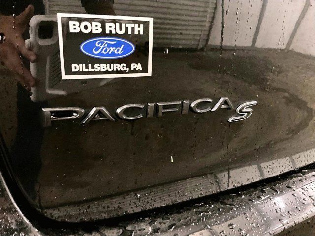 Used 2019 Chrysler Pacifica Limited w/ Advanced Safetytec Group FWD image 13