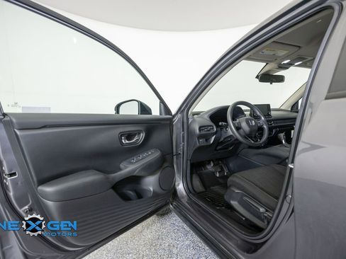 Used 2024 Honda HR-V LX image 9