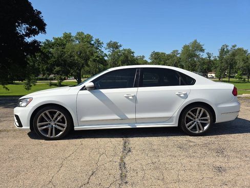 Used 2016 Volkswagen Passat 1.8T R-Line FWD image 3