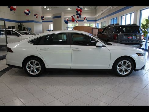 Certified 2023 Honda Accord LX image 4