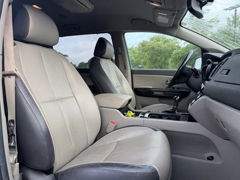Used 2015 Kia Sedona SX FWD image 31