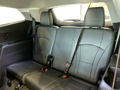 Used 2019 Buick Enclave Avenir w/ Avenir Technology Package FWD image 16