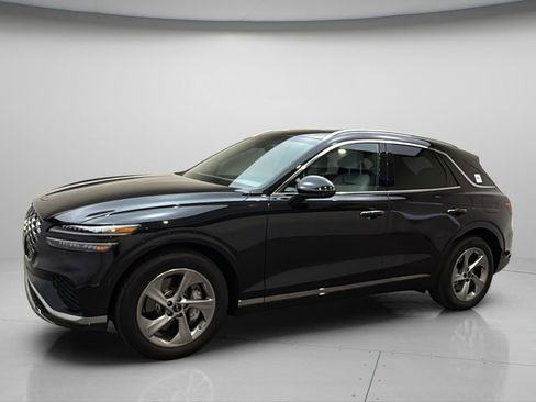 Certified 2026 Genesis GV70 2.5T Advanced AWD/4WD image 2